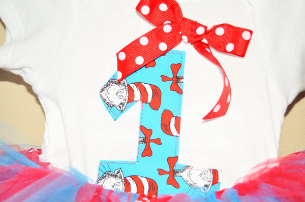 dr seuss tutu outfit. Dr Suess girls birthday outfit.  DR Suess tutu skirt. Dr Seuss Birthday, Cake Smash, Birthday cat in the hat tutu