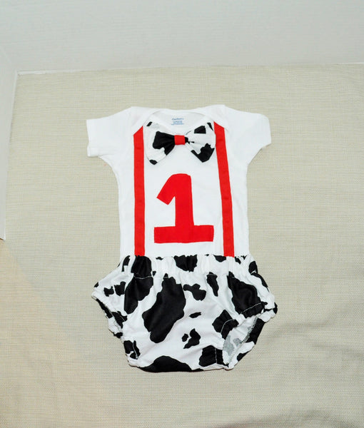 Cow cake smash outfit with party hat, Diaper Cover and bodysuit in barnyard cake smash theme, cow birthday shirt, cow Birthday outfit