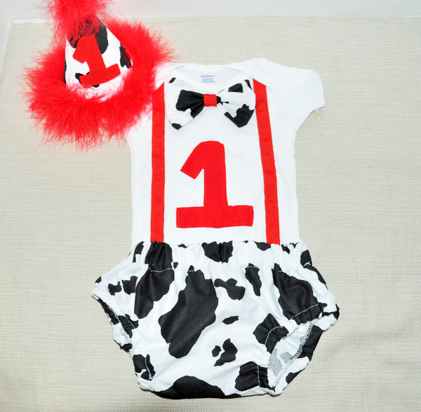 Cow cake smash outfit with party hat, Diaper Cover and bodysuit in barnyard cake smash theme, cow birthday shirt, cow Birthday outfit