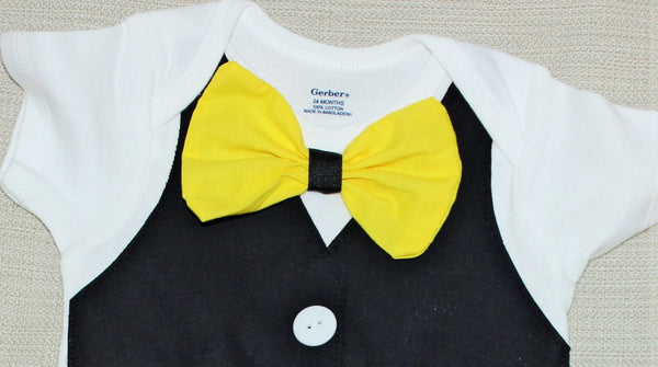 Baby Boy/Toddler mickey Birthday Outfit, Mickey Mouse cake smash, shorts and vest, Mickey Mouse costume, mickey birthday Mickey Photo Prop