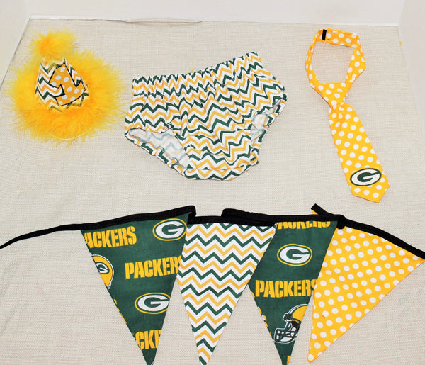 Boy Green Bay Packers cake smash outfit, 1st 2nd 3rd  birthday, Boys cake smash outfit, Football, sports , Party banner, Boy sports birthday