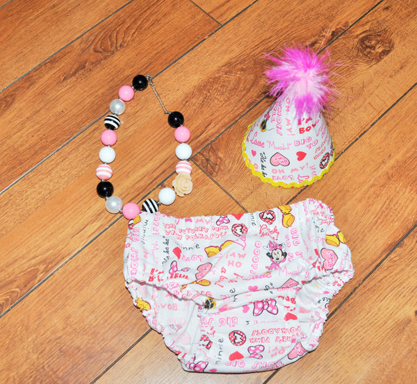 minnie cake smash, minnie birthday outfit,  girl cake smash, minnie bubble gum necklace, minnie party hat