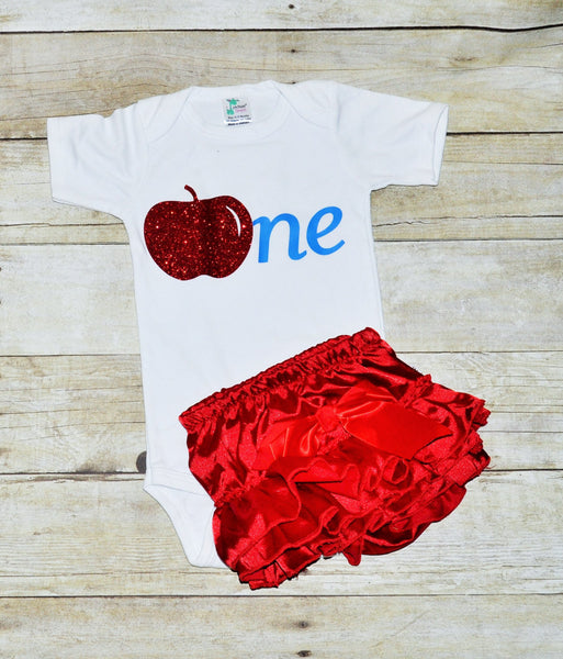 Snow White inspired Cake smash, red ruffled diaper cover, girl first birthday outfit, princess smash cake, princess shirt