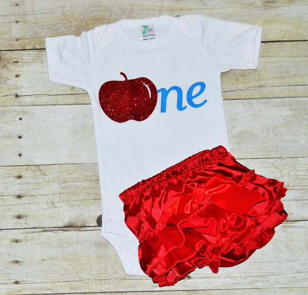 Snow White inspired Cake smash, red ruffled diaper cover, girl first birthday outfit, princess smash cake, princess shirt