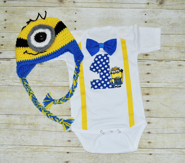 minions cake smash, minions hat, tshirt, bodysuit, first birthday outfit. minion crochet hat and matching shirt