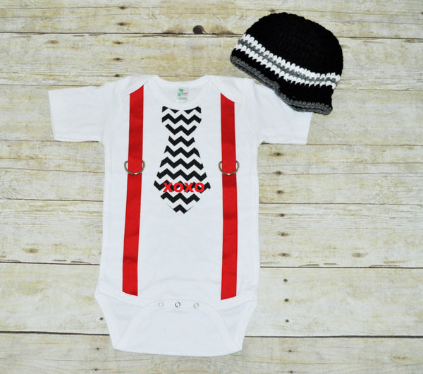 valentines tie bodysuit with hat, xoxo tie wiht red suspenders, bringing home baby set, first birthday outfit, black and white chevron